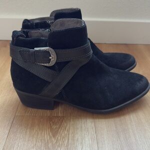 Earth Black zip up western style distressed suede booties, women’s size 11
